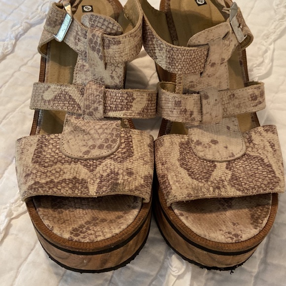 Group Python Platform Sandal 9 - Picture 2 of 7